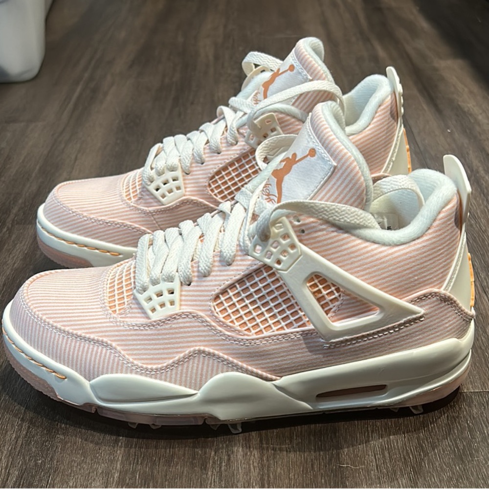 Air Jordan golf shoes. Color/pattern is seersucker pink. Men’s 7. Women’s 8.5.